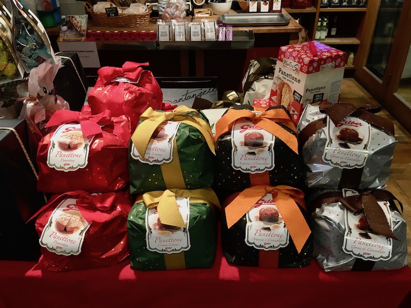 Amaretto Deli's Christmas Cakes