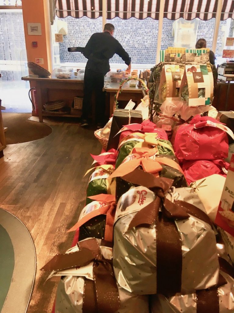 Amaretto Deli's Christmas Table